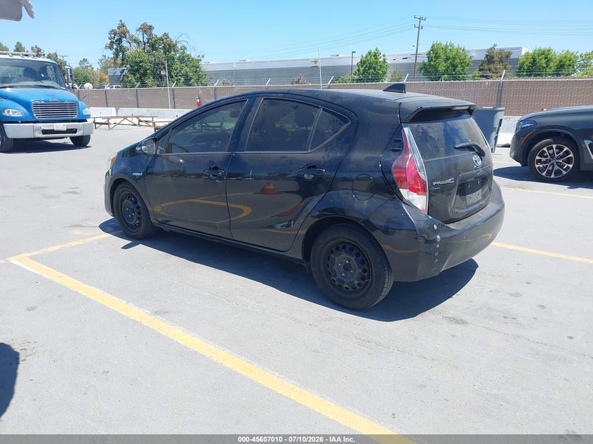 2016 TOYOTA PRIUS C auction photo 3