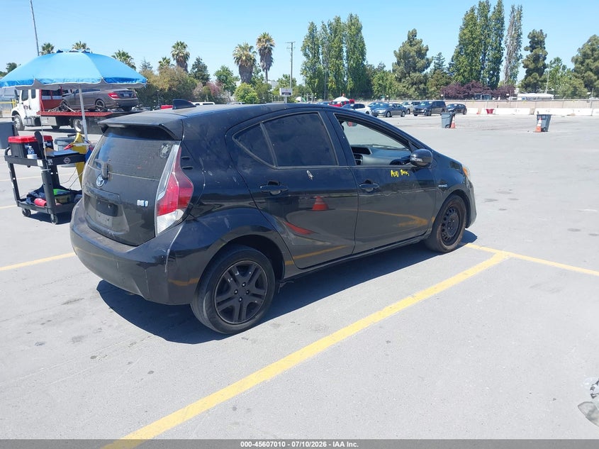 2016 TOYOTA PRIUS C auction photo 4