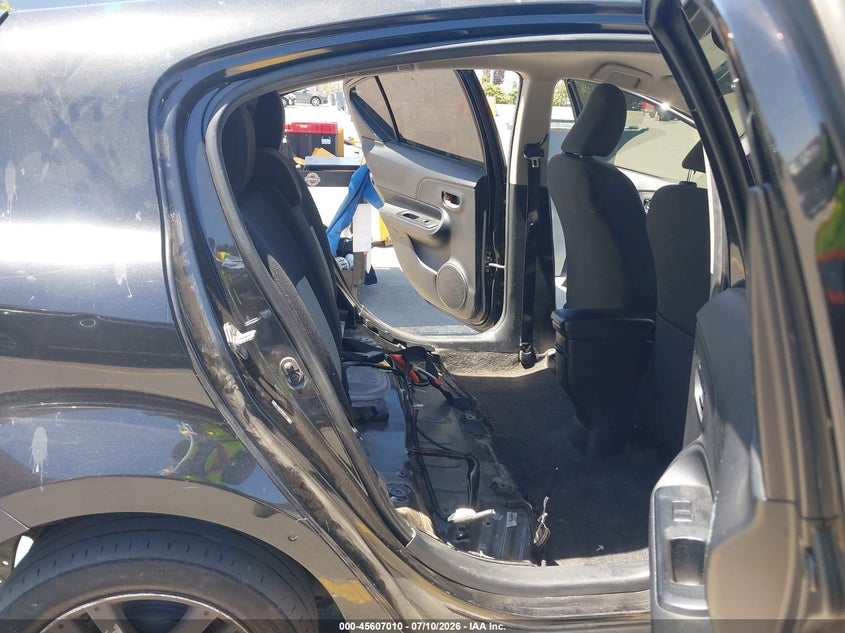 2016 TOYOTA PRIUS C auction photo 8