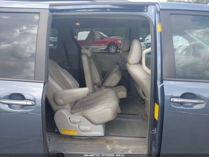 2013 Toyota Sienna Xle V6 8 Passenger VIN: 5TDYK3DC8DS399911 Lot: 45607142