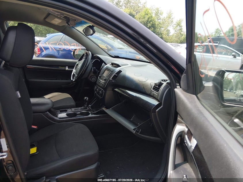 2014 KIA SORENTO auction photo 5