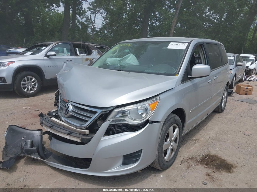 Vin: 2v4rw3d12ar424111, lot: 46105717, volkswagen routan se 20102
