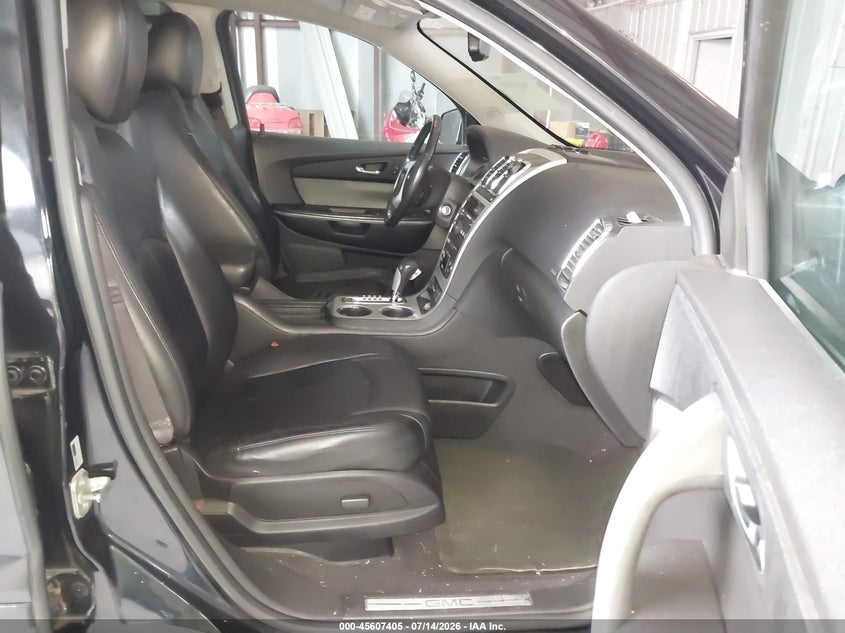 2011 GMC ACADIA auction photo 5