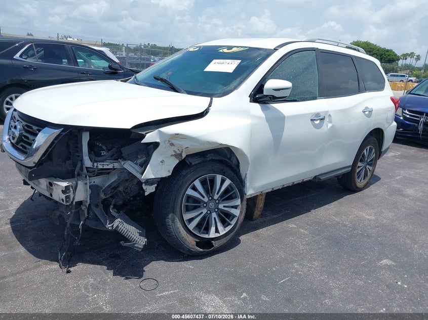 2018 Nissan Pathfinder, Left Front, IAAI, VIN 5N1DR2MN3JC610091 — photo 2