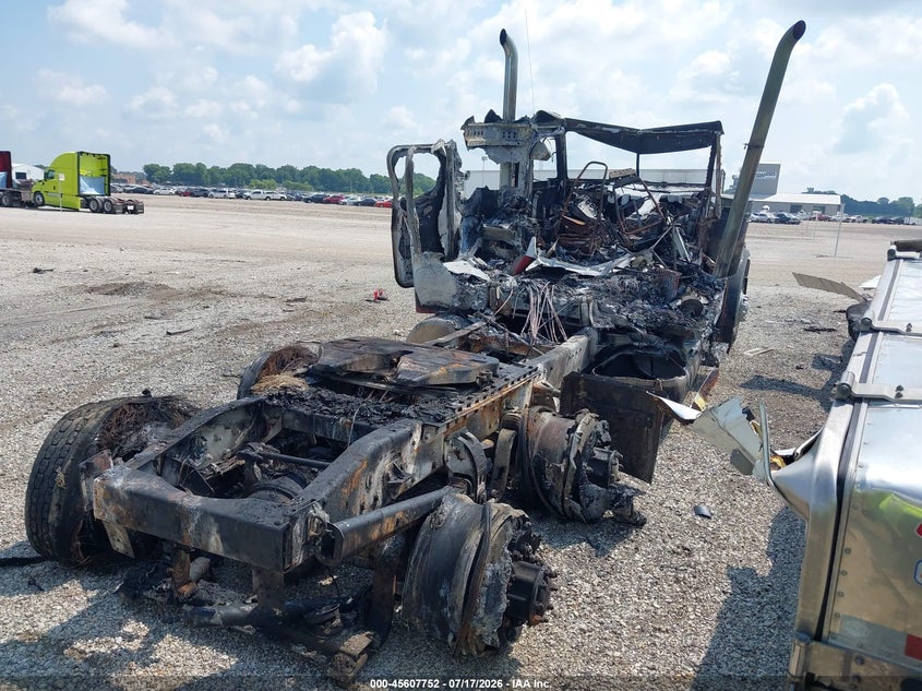 2000 PETERBILT 379 auction photo 4