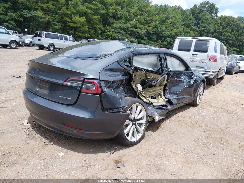 TESLA MODEL 3 - zdjęcie 4