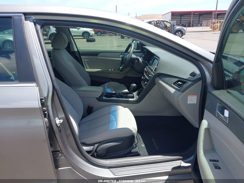 2018 Hyundai Sonata Hybrid Se VIN: KMHE24L30JA086849 Lot: 45607938