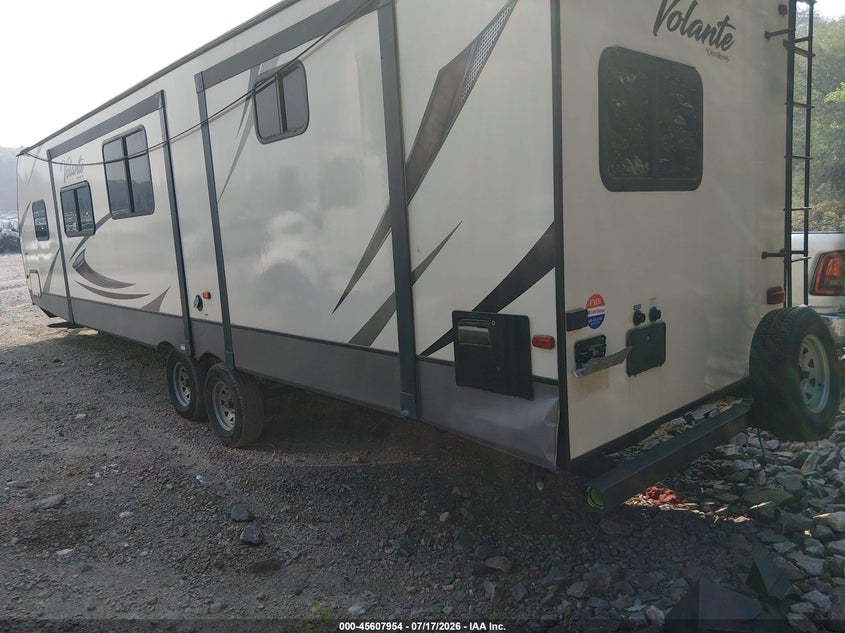 2018 CROSSROADS VOLANTE 32SB TRAVEL TRAILER auction photo 3