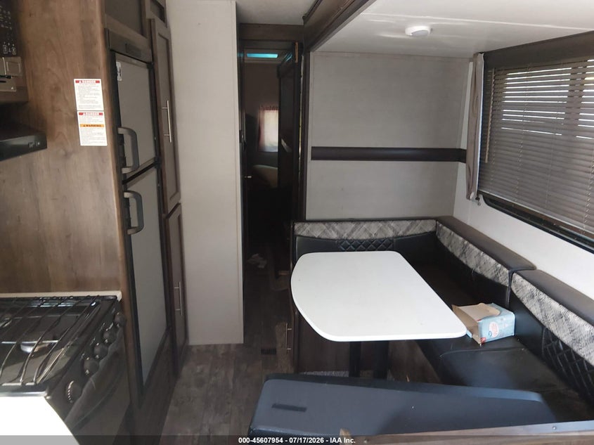 2018 CROSSROADS VOLANTE 32SB TRAVEL TRAILER auction photo 8