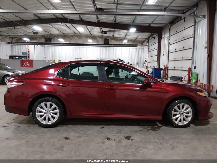 2018 Toyota Camry Le VIN: 4T1B11HKXJU662630 Lot: 45607961