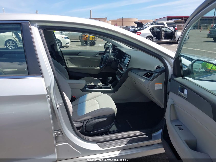 2018 Hyundai Sonata Hybrid Se VIN: KMHE24L3XJA085806 Lot: 45607962