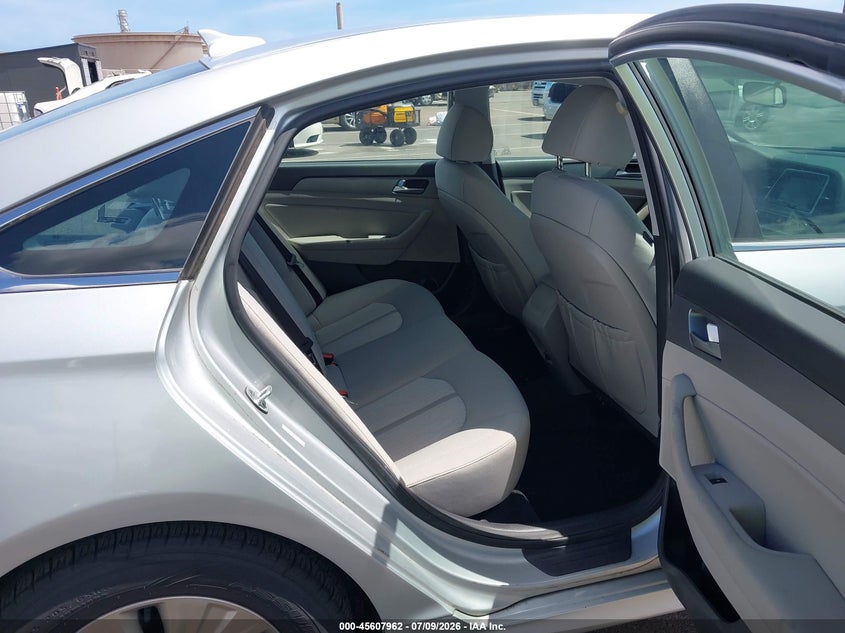2018 Hyundai Sonata Hybrid Se VIN: KMHE24L3XJA085806 Lot: 45607962