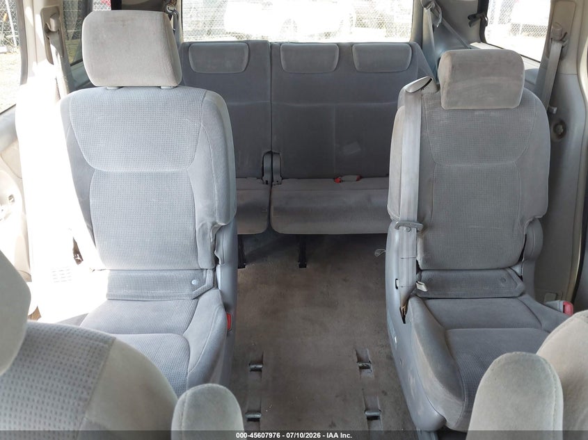2005 TOYOTA SIENNA auction photo 8