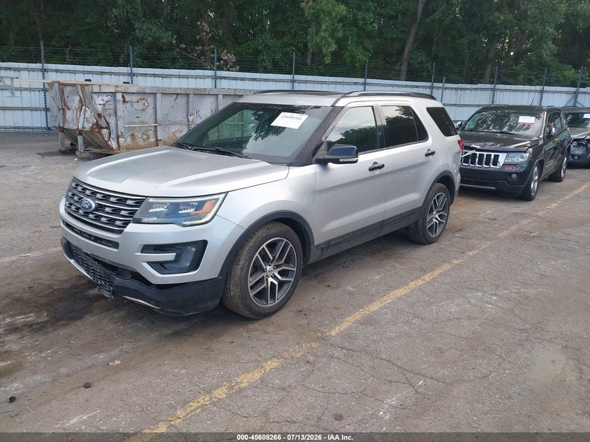 2016 Ford Explorer, Front End, IAAI, VIN 1FM5K8GT2GGB38540 — photo 2