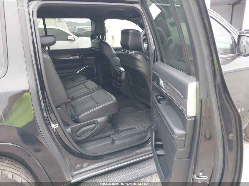 2024 JEEP WAGONEER L auction photo 8