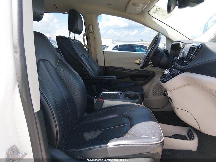 2017 CHRYSLER PACIFICA auction photo 5