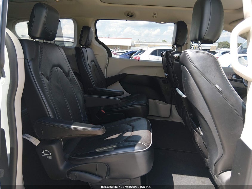 2017 CHRYSLER PACIFICA auction photo 8