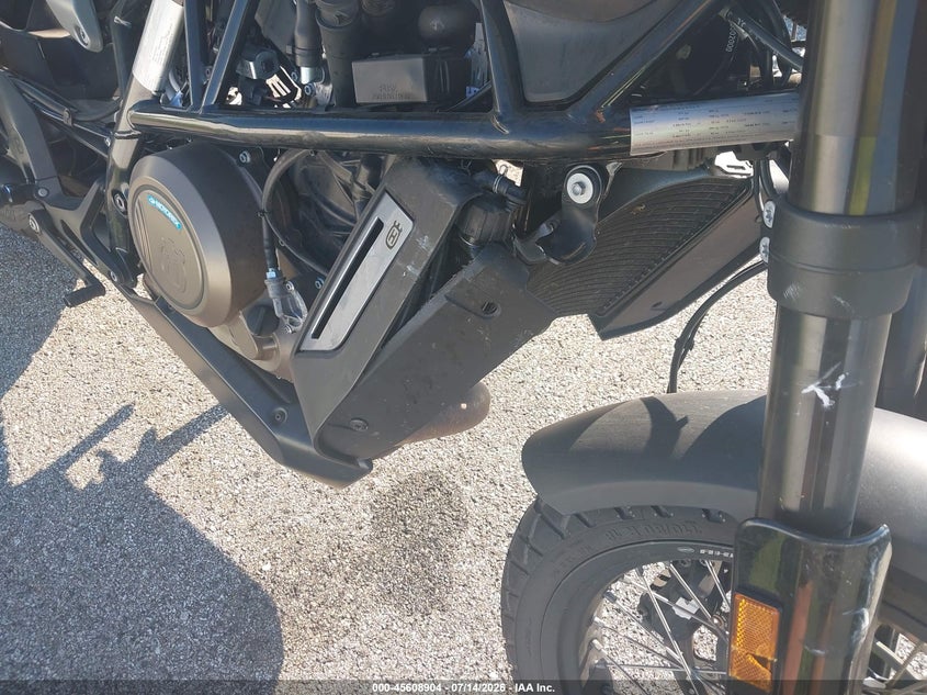 2020 Husqvarna Svartpilen 701 VIN: VBKUBV402LM789573 Lot: 45608904