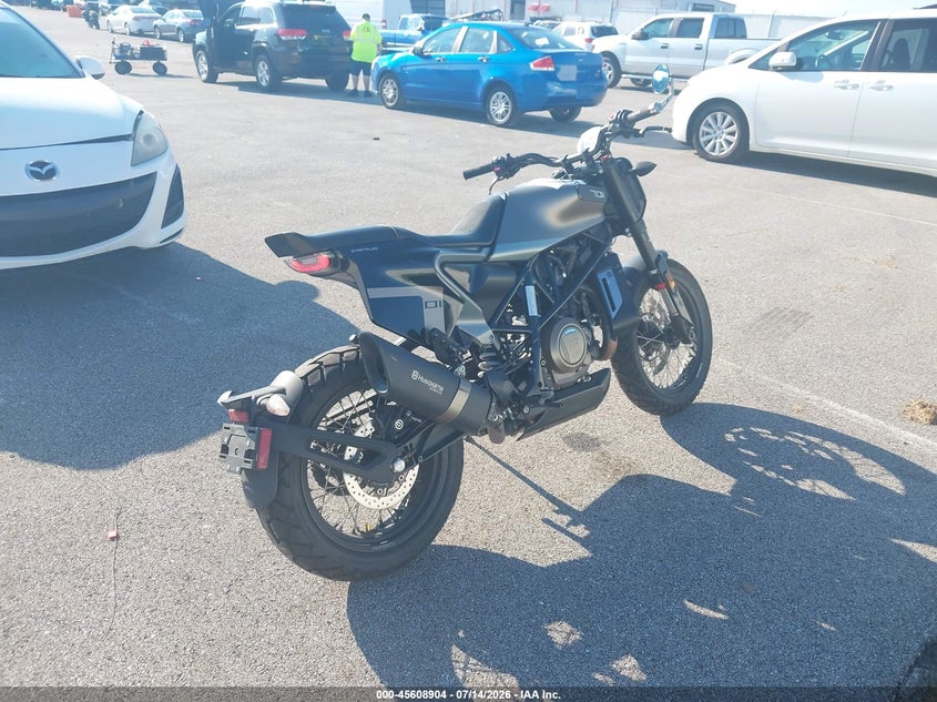 2020 HUSQVARNA SVARTPILEN 701 auction photo 4