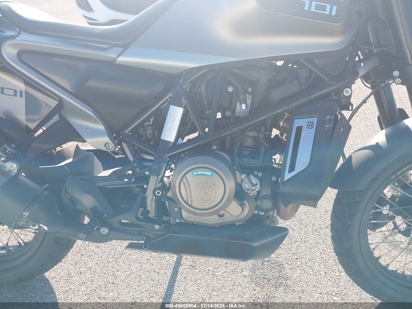 2020 HUSQVARNA SVARTPILEN 701 auction photo 8