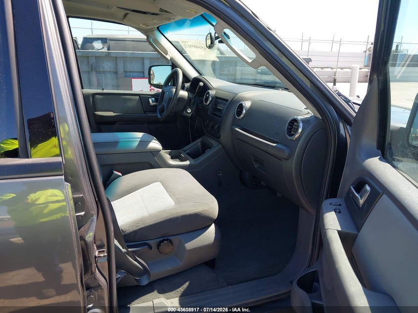 2003 FORD EXPEDITION auction photo 5