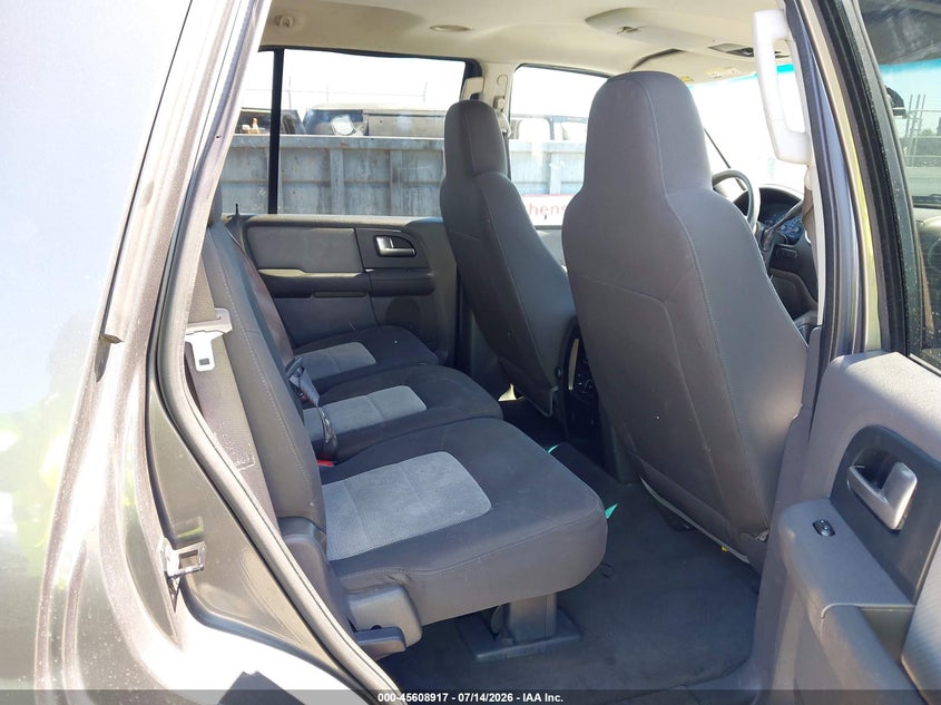 2003 FORD EXPEDITION auction photo 8