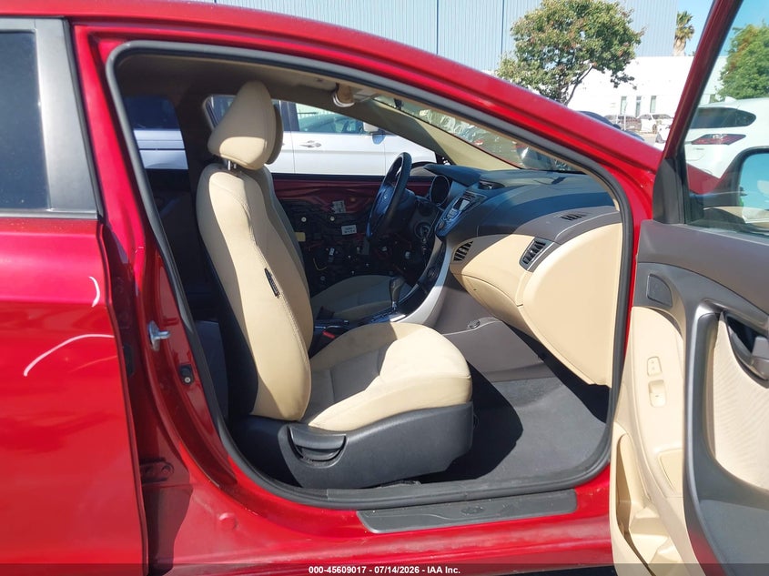 2013 HYUNDAI ELANTRA auction photo 5