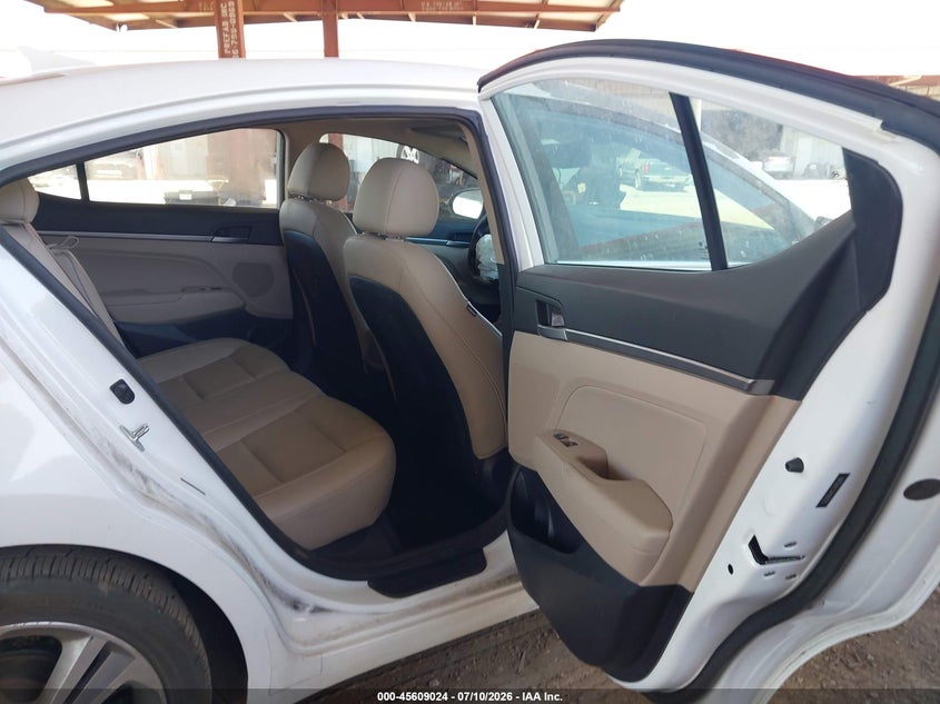 2017 HYUNDAI ELANTRA auction photo 8