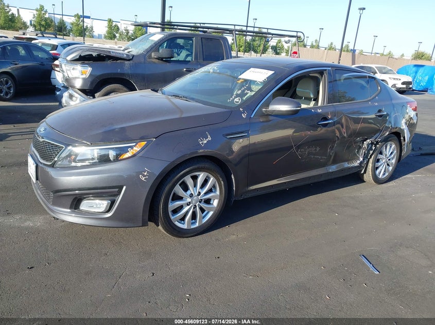 2015 Kia Optima, Левый бок, IAAI, VIN 5XXGN4A72FG464515 — фото 2