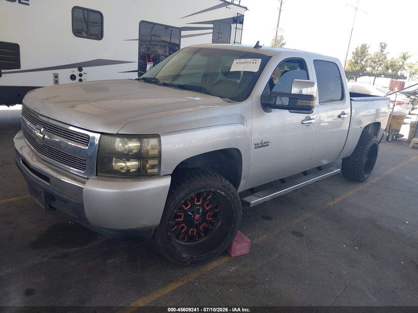 2010 Chevrolet Silverado, Left Side, IAAI, VIN 3GCRCSE01AG146861 — photo 2