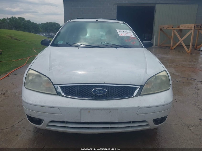 2005 FORD FOCUS auction photo 6