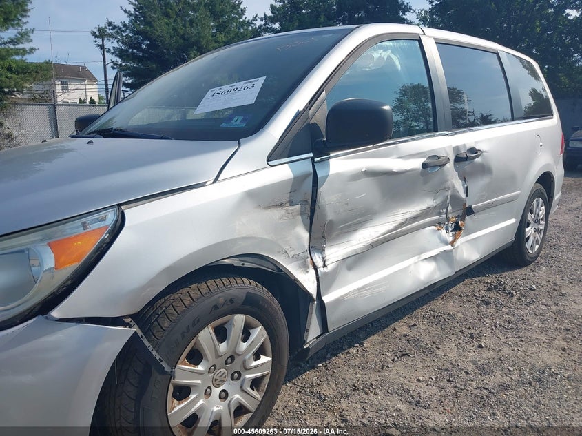2011 Volkswagen Routan S VIN: 2V4RW4DG9BR717709 Lot: 45609263
