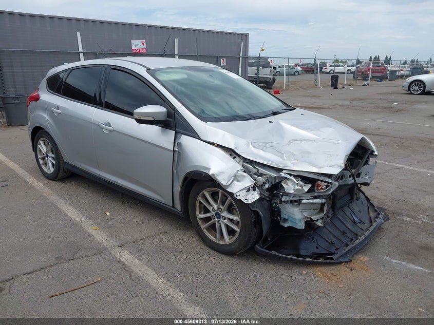 Vin: 1fadp3k22hl319638, lot: 46107736, ford focus se 2017 img_1