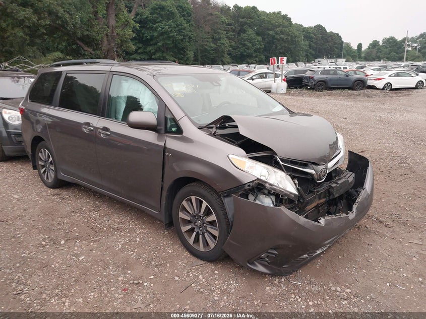 TOYOTA SIENNA - zdjęcie 1