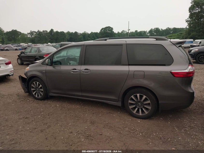 TOYOTA SIENNA - zdjęcie 14