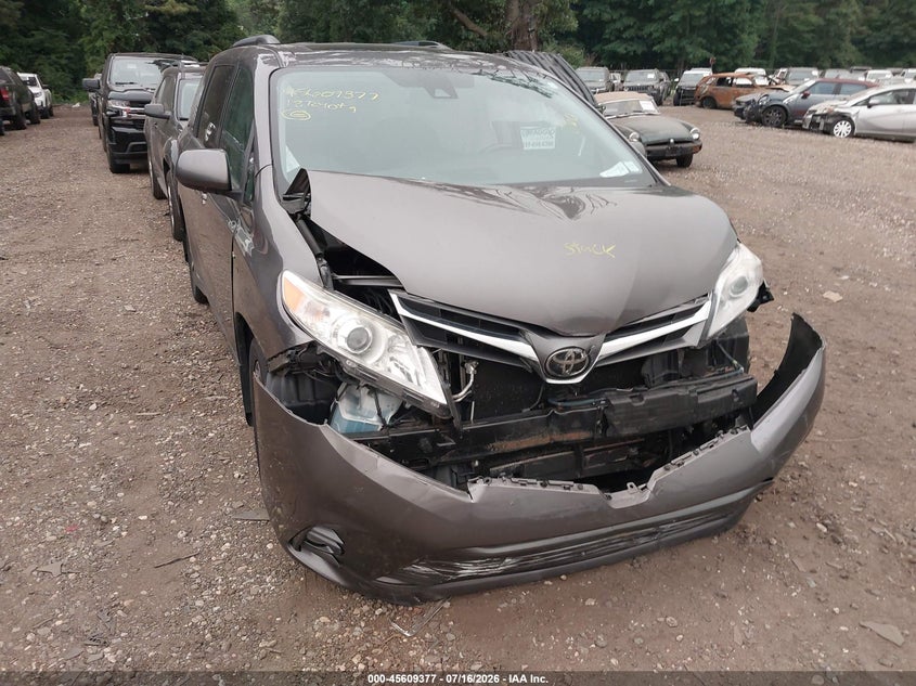 TOYOTA SIENNA - zdjęcie 6