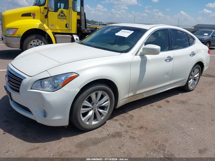 2011 INFINITI M37X auction photo 2