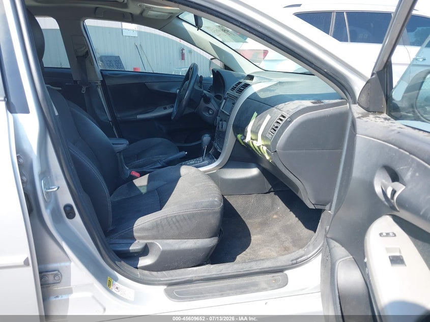 2013 TOYOTA COROLLA auction photo 5