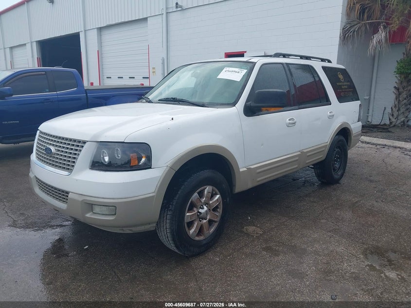 2005 Ford Expedition, Normal Wear & Tear, IAAI, VIN 1FMPU17505LA31471 — photo 2