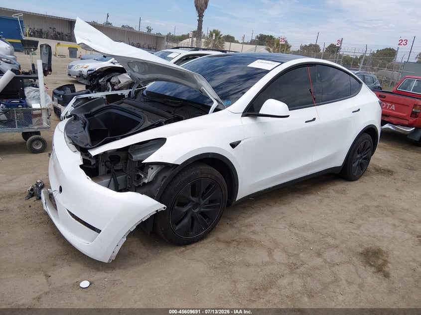 2025 Tesla Model Y, Right Front, IAAI, VIN 7SAYGDEE7SF292294 — photo 2