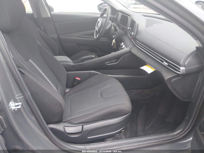 2026 HYUNDAI ELANTRA auction photo 5