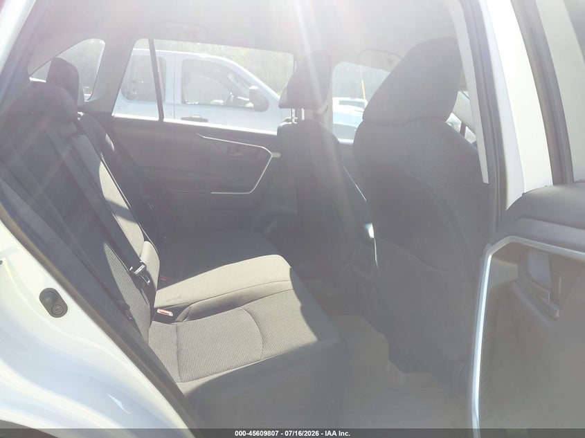 TOYOTA RAV4 - zdjęcie 8