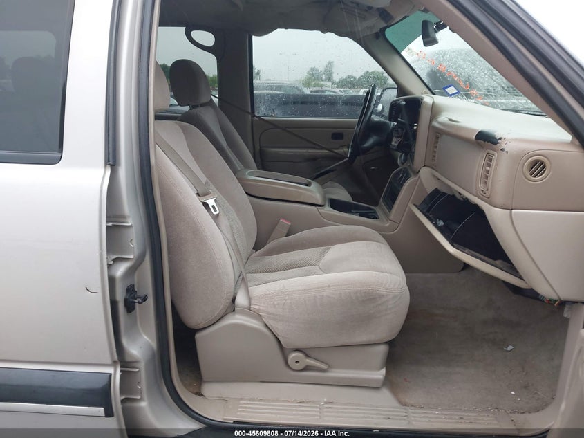 2004 CHEVROLET TAHOE auction photo 5