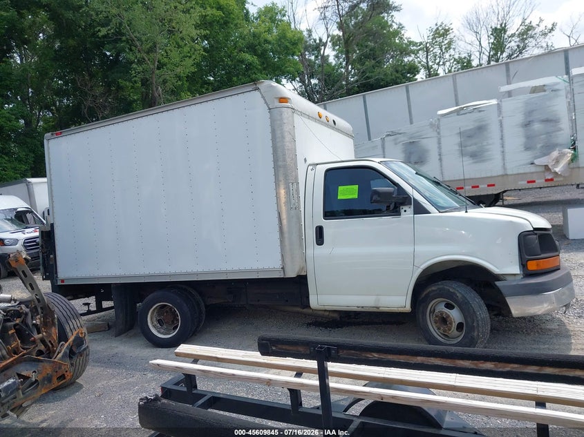 2007 Chevrolet Express Cutaway Work Van VIN: 1GBHG31VX71193325 Lot: 45609845