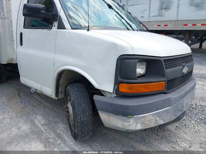2007 Chevrolet Express Cutaway Work Van VIN: 1GBHG31VX71193325 Lot: 45609845