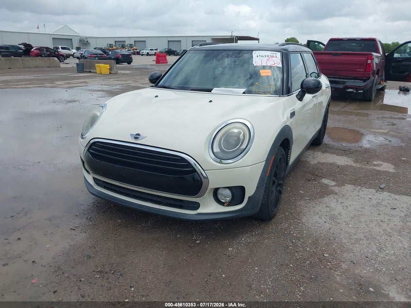 2017 MINI CLUBMAN auction photo 2
