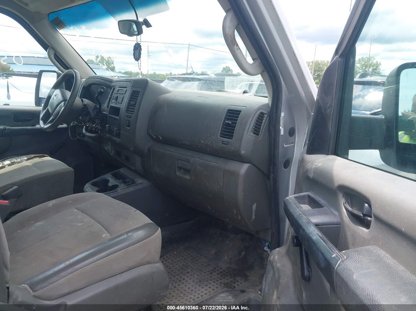 2012 NISSAN NV 2500 auction photo 5