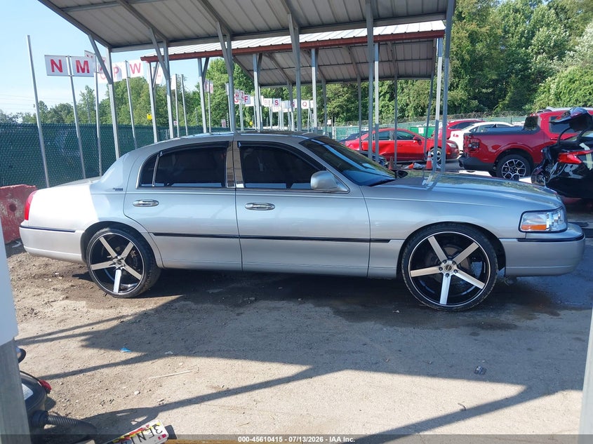2007 Lincoln Town Car Signature Limited VIN: 1LNHM82W17Y628826 Lot: 45610415