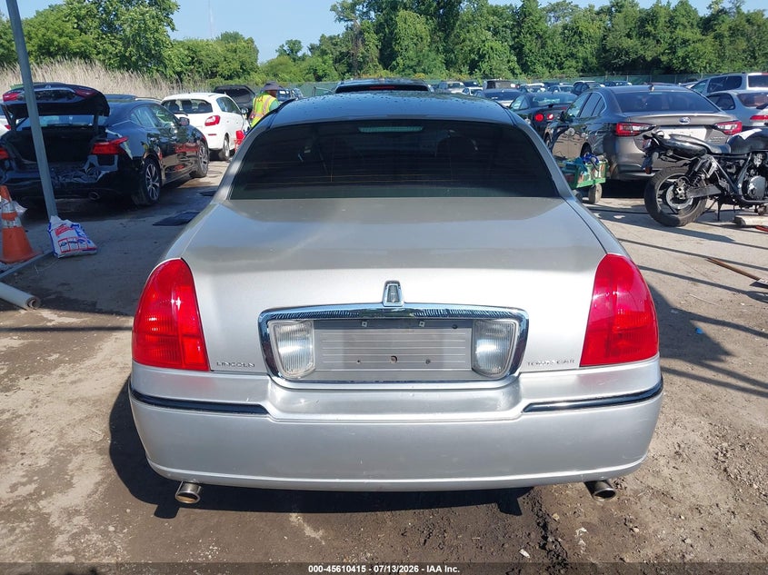 2007 Lincoln Town Car Signature Limited VIN: 1LNHM82W17Y628826 Lot: 45610415