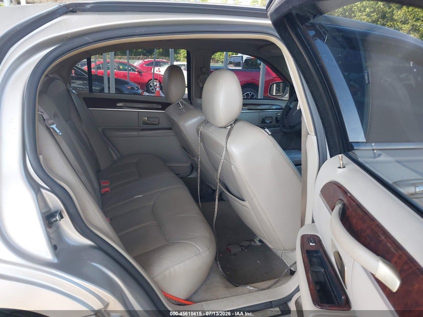 2007 Lincoln Town Car Signature Limited VIN: 1LNHM82W17Y628826 Lot: 45610415